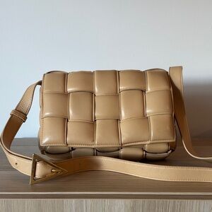 Bottega Veneta - padded cassette crossbody - neutral